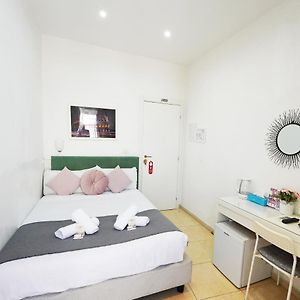 Camera con letto king size