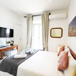 Camera economica con letto king size